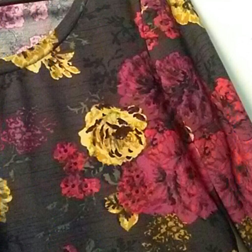 ๐ Tildon Crop Top - Picture 2 of 6